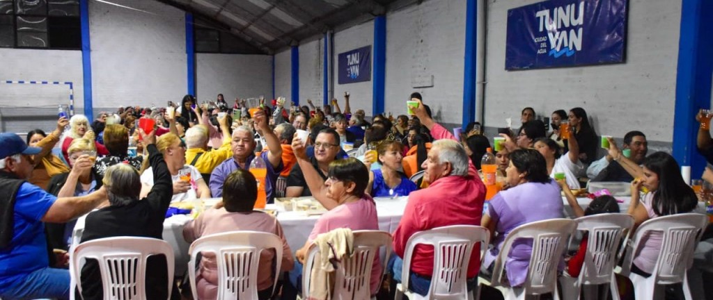 Un viernes entre amigos convocó a más de 300 vecinos