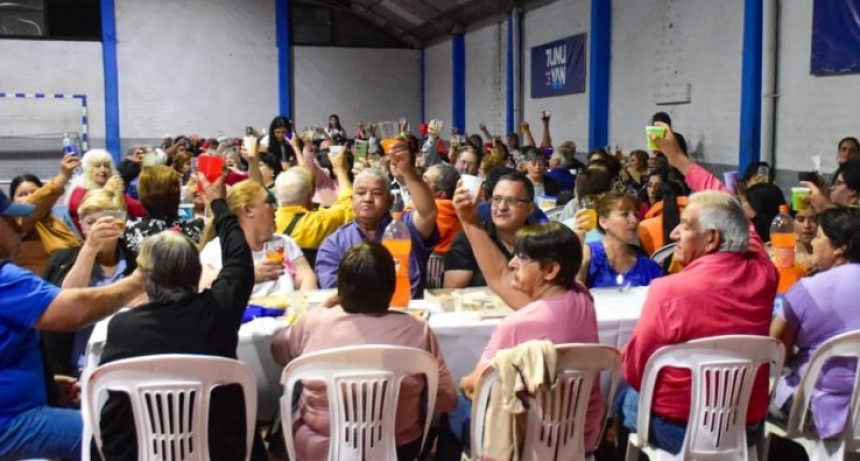 Un viernes entre amigos convocó a más de 300 vecinos