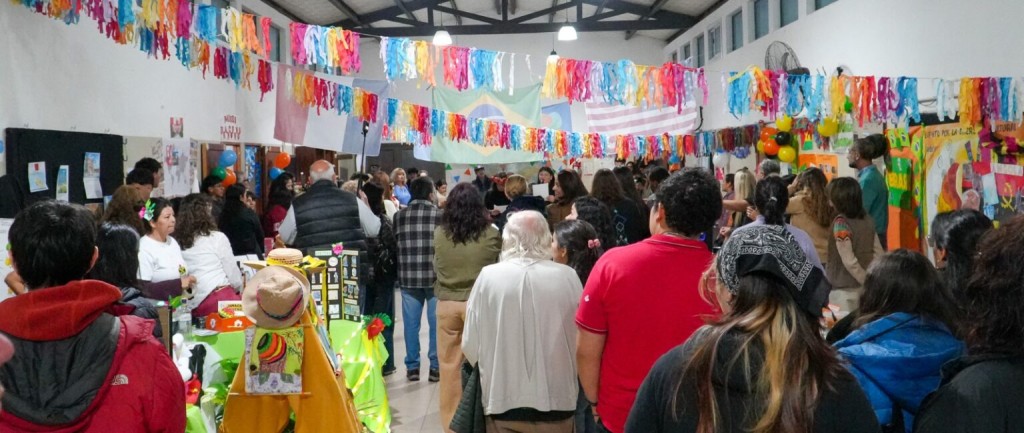 La Escuela Municipal de Idiomas de Tunuy&aacute;n, celebr&oacute; su primera muestra cultural con un recorrido por el mundo